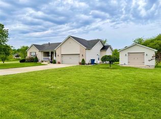 2991 Amberwood Dr, Highland, IL 62249