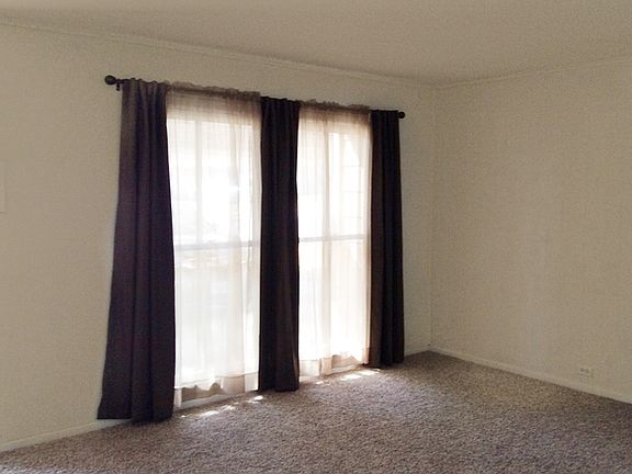 3rd image of 223 Eland Dr