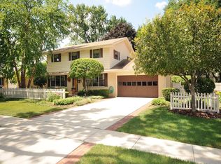658 N Hawk St, Palatine, IL 60067