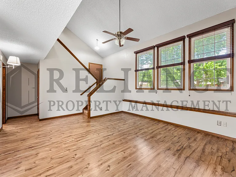 1111 E Redwood Rd — Photo 9