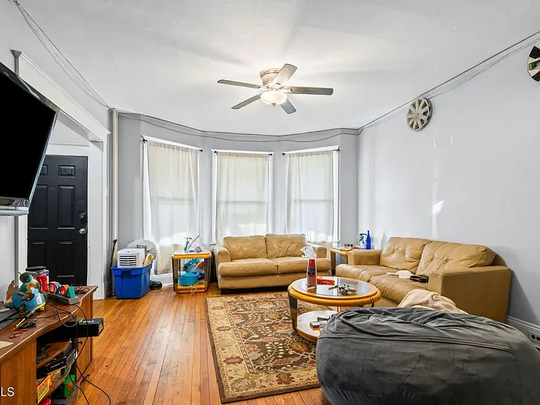 569 Washington Ave — Photo 3