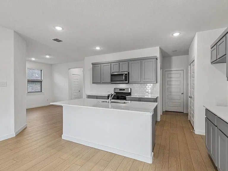 888 Sunflower Rd — Photo 2
