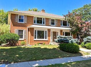 2303 N 81st St APT 2, Wauwatosa, WI 53213