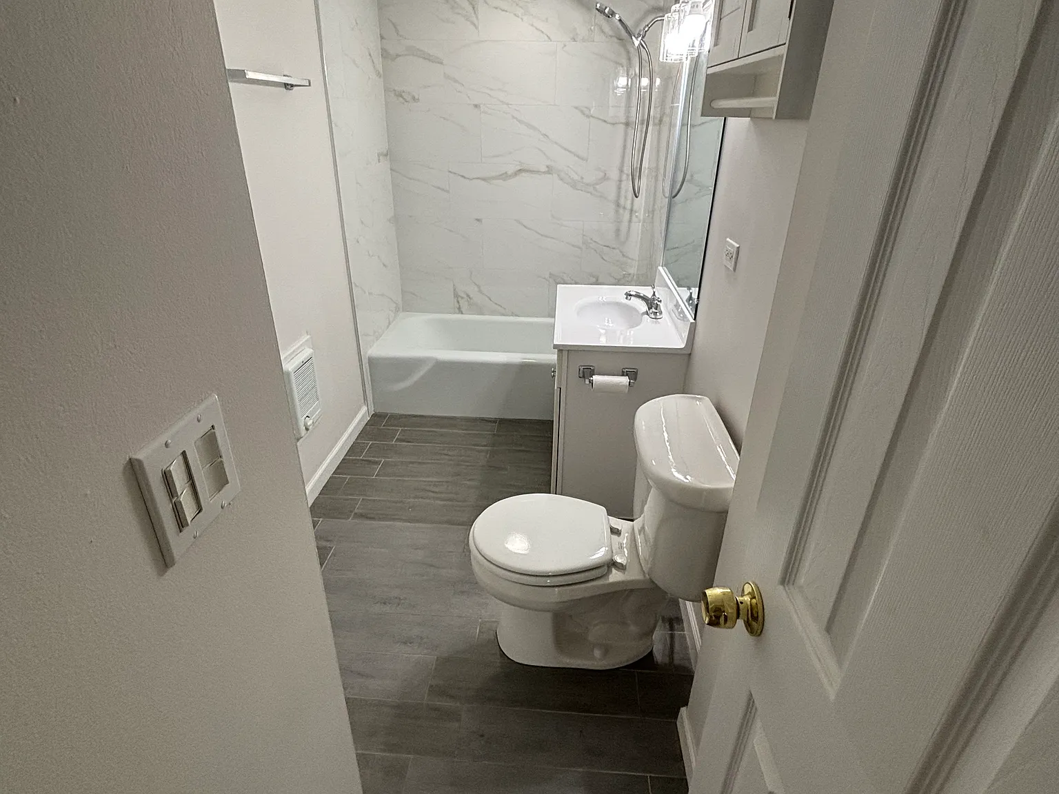 2 bed, 900 sqft, $1,600 — Photo 3