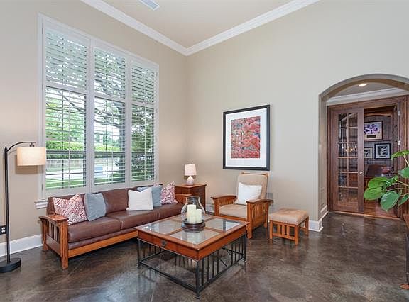 5th image of 104 Winsley Cir