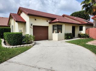 620 SW 113th Ter, Pembroke Pines, FL 33025