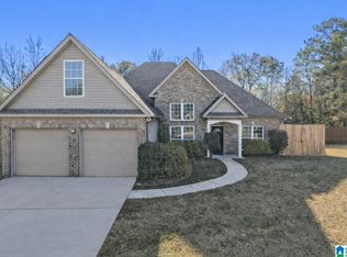 129 Hermitage Ln, Calera, AL 35040