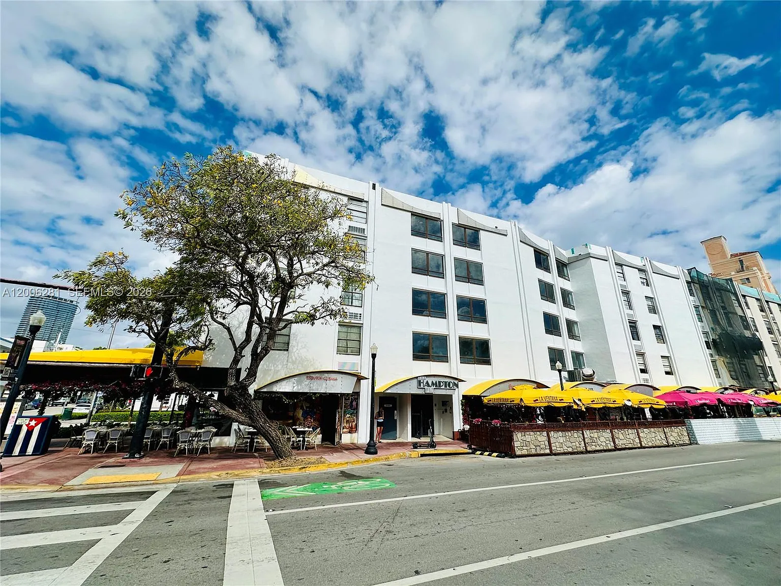 Hampton On Washington Av — Photo 1