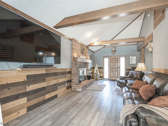 3rd image of 3906 Everett Rd