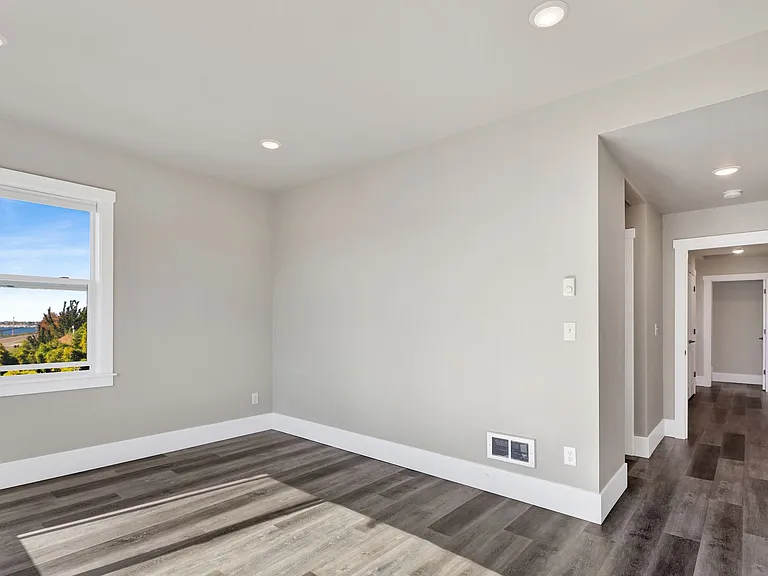 761 Georgia St — Photo 31