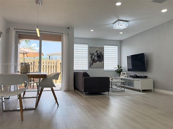 2nd image of 243 Las Brisas Cir #243