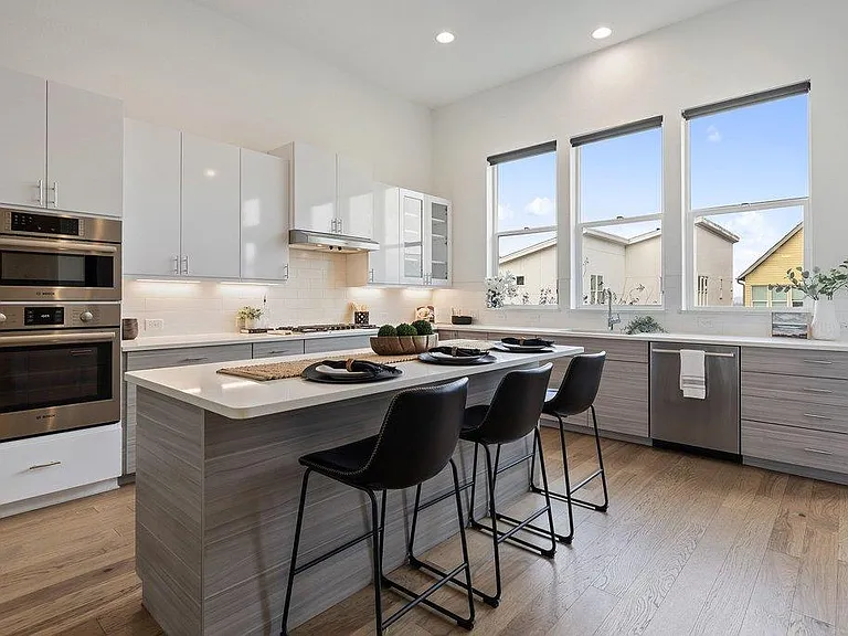 6124 Florencia Ln — Photo 3
