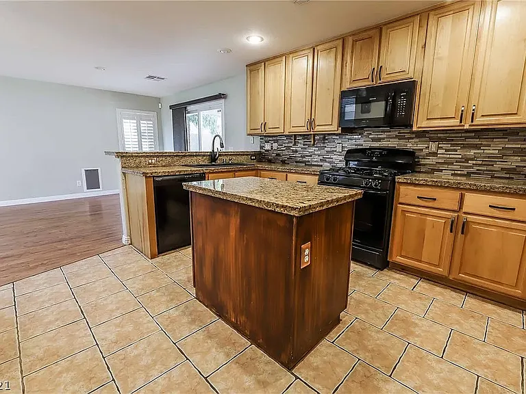 8101 Peach Flare St — Photo 16