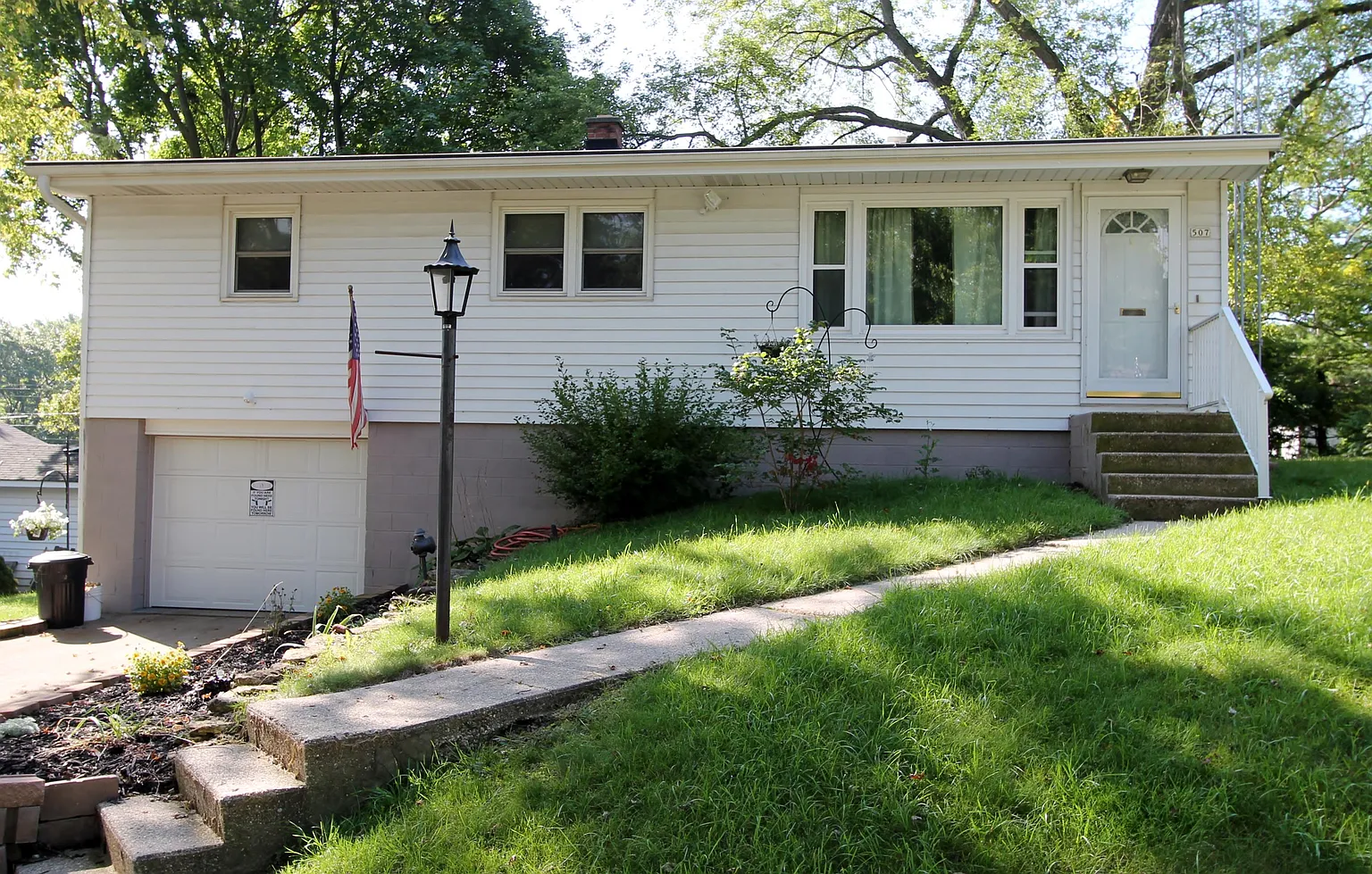 507 Lewis St photo 1