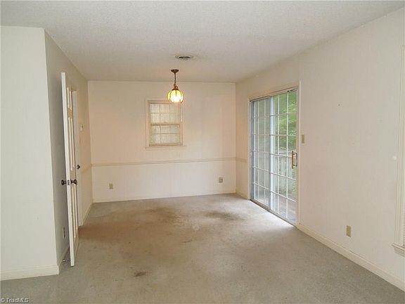 5th image of 2302 Lynwood Dr