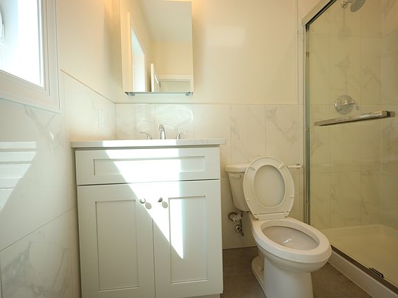 5th image of 739 Maguire Ave #1