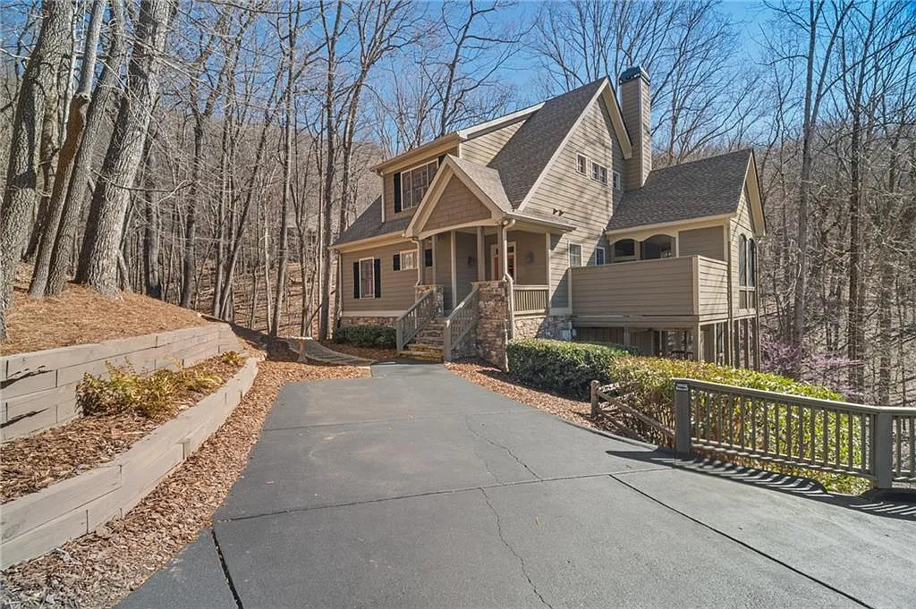 2074 Valley View Dr photo 1