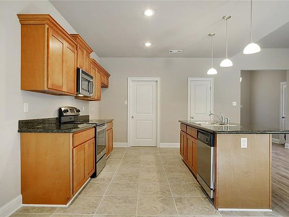 5th image of 27352 Deborah Dr