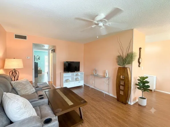 28 PINE ARBOR #105, Vero Beach, FL 32962