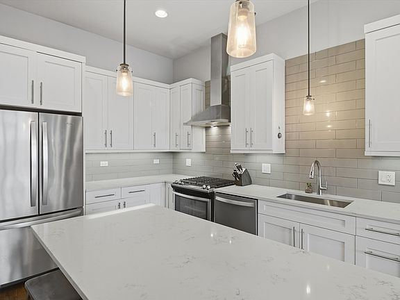 5th image of 5 N Oakley Blvd APT 406
