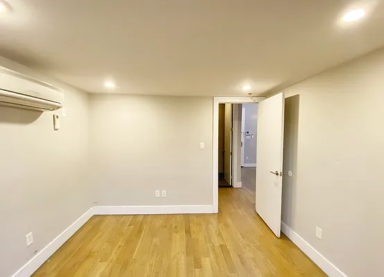 Rented by Nooklyn NYC LLC | media 32
