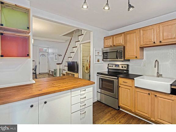 3rd image of 2346 Watkins St