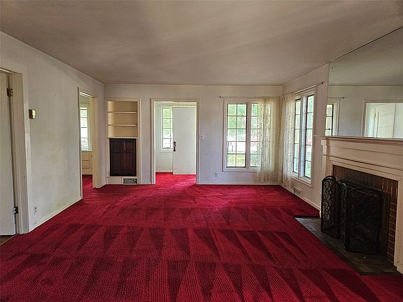 5th image of 830 Evans Ave