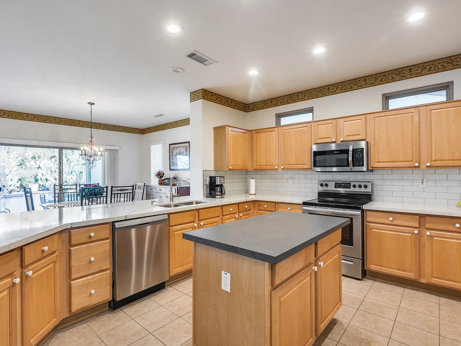 2 bed, 1834 sqft, $3,500 — Photo 2
