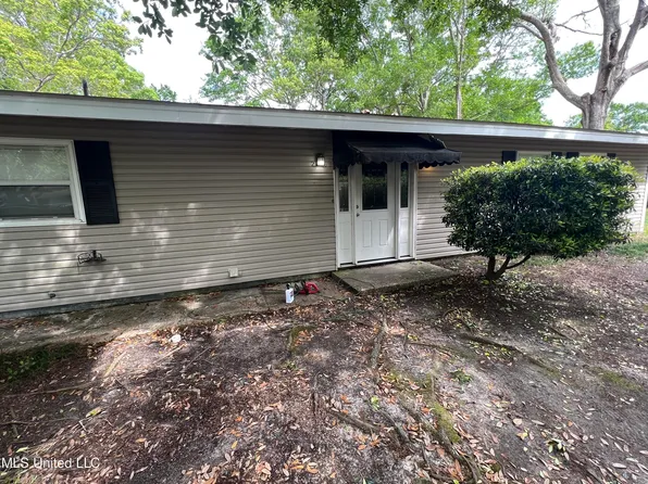 2306 Woodmont St, Pascagoula, MS 39567