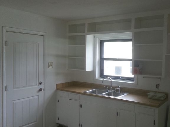 4th image of 543 Monticello Ct