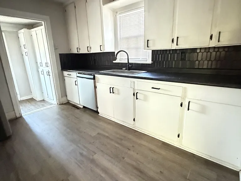 3885 McWhorter St — Photo 4