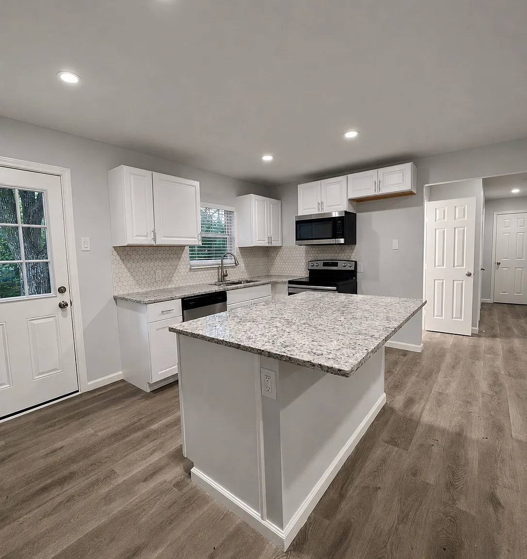 2811 Tisinger Ave — Photo 3