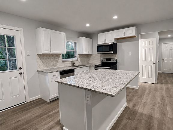 3rd image of 2811 Tisinger Ave