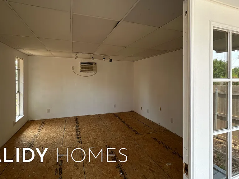 702 Amity Ln — Photo 29