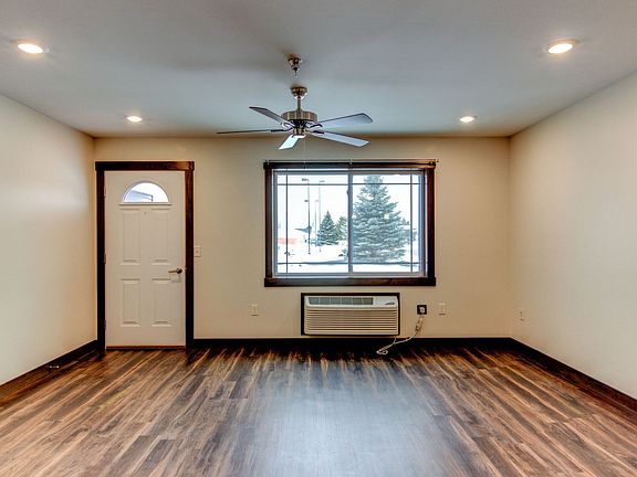5th image of 596-598 N Hillcrest Pkwy #10