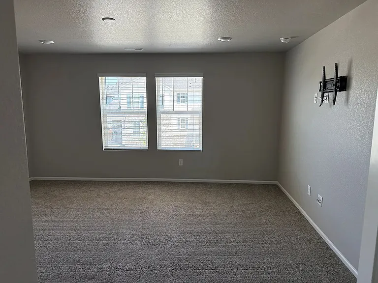 745 N Tempe St — Photo 7