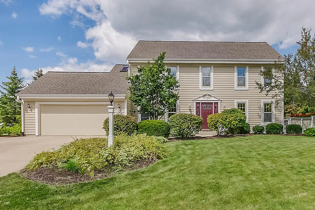 N68W14830 Prudence Dr photo 1
