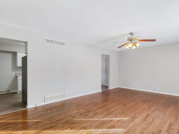 3rd image of 816 Schock Dr