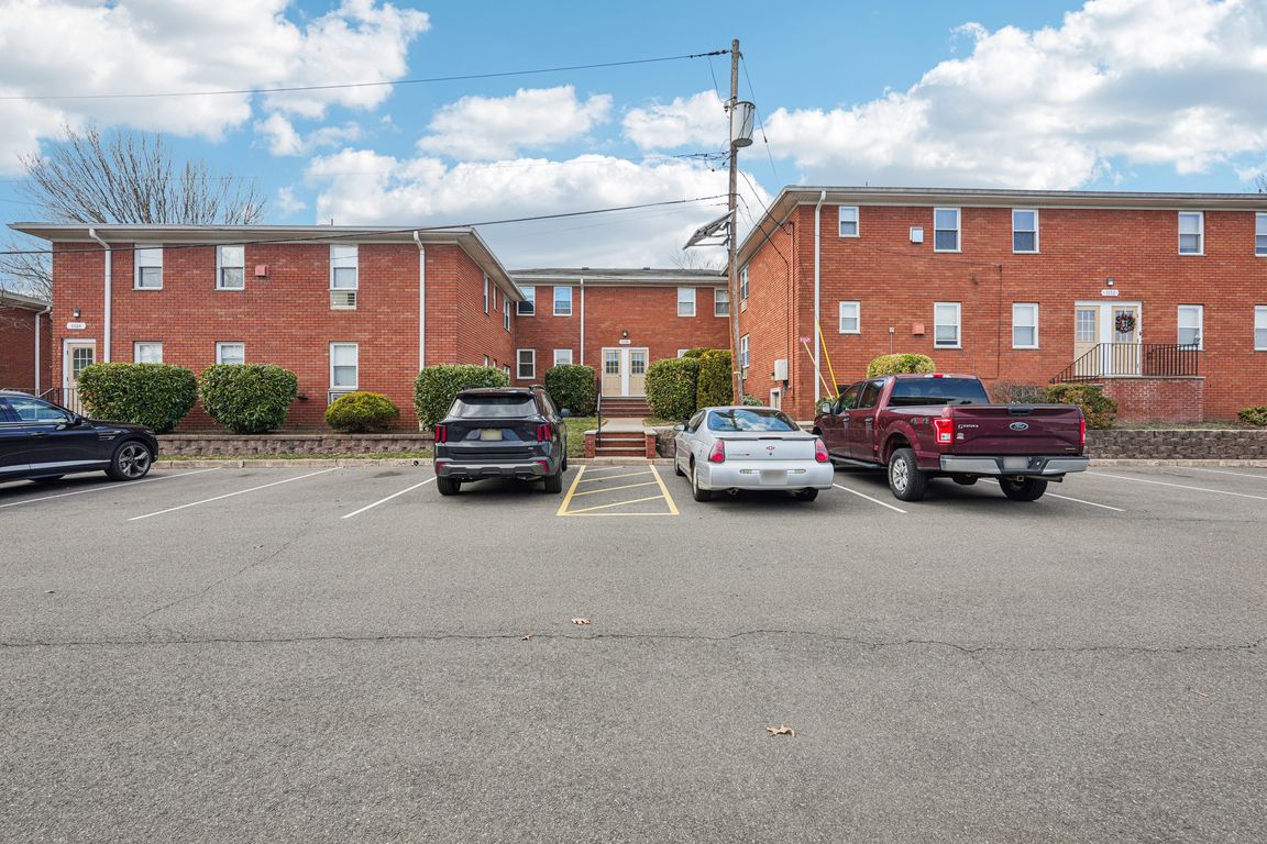 1b Valley Rd-S1203-001.jpg