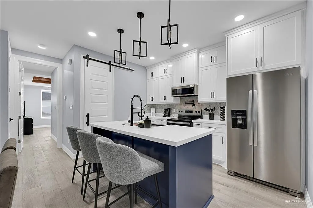 3 bed, 2.5 bath, 2343 sqft, $2,750 — Photo 3