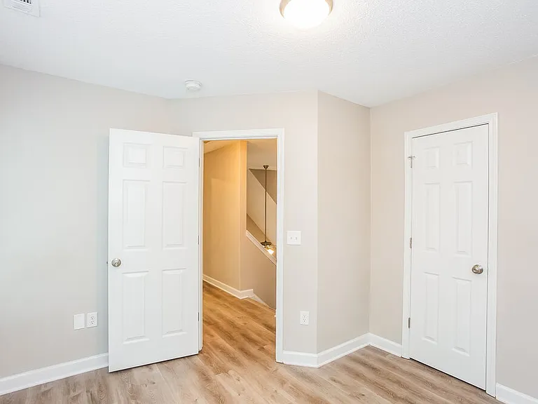 711 Continental Dr — Photo 11