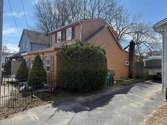 2nd image of 77 Huron St
