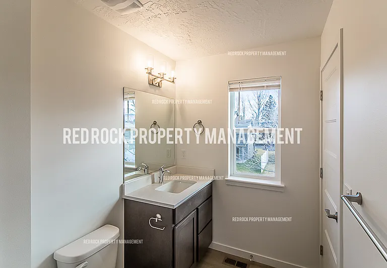 1122 N Davis Ln — Photo 4