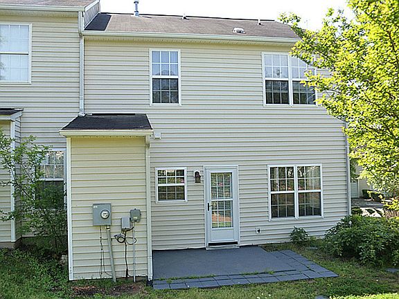 5th image of 225 Basset Hall Dr