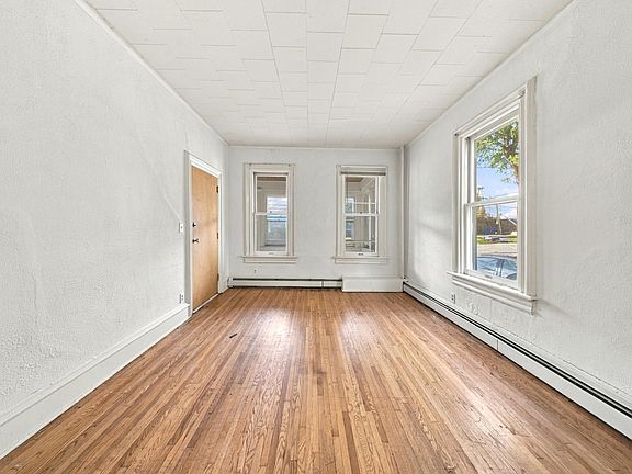 4th image of 696 5th St E