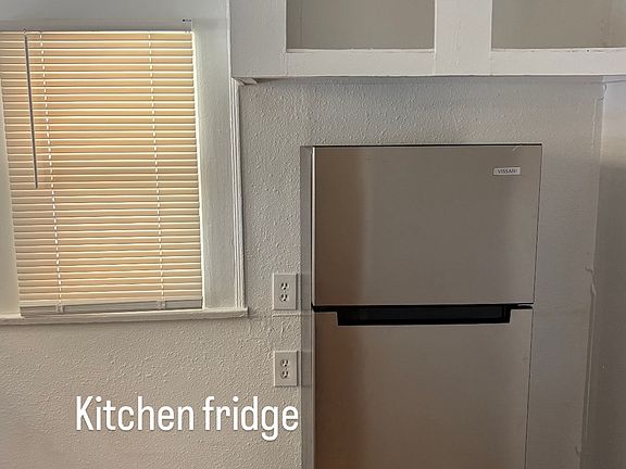 4th image of 820 N California Ave #820