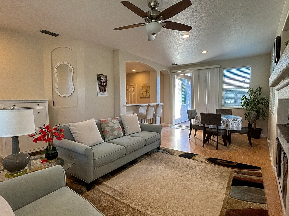572 Shelby Ranch Ln