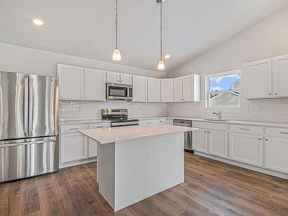 3rd image of 3211 Falling Oak Dr