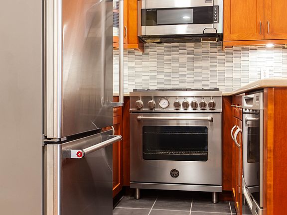 4th image of 58 Montgomery Pl APT 3