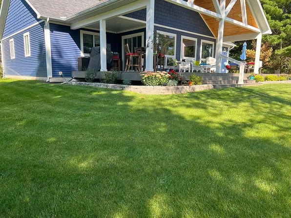 521 W River Ct, Gladwin, MI 48624